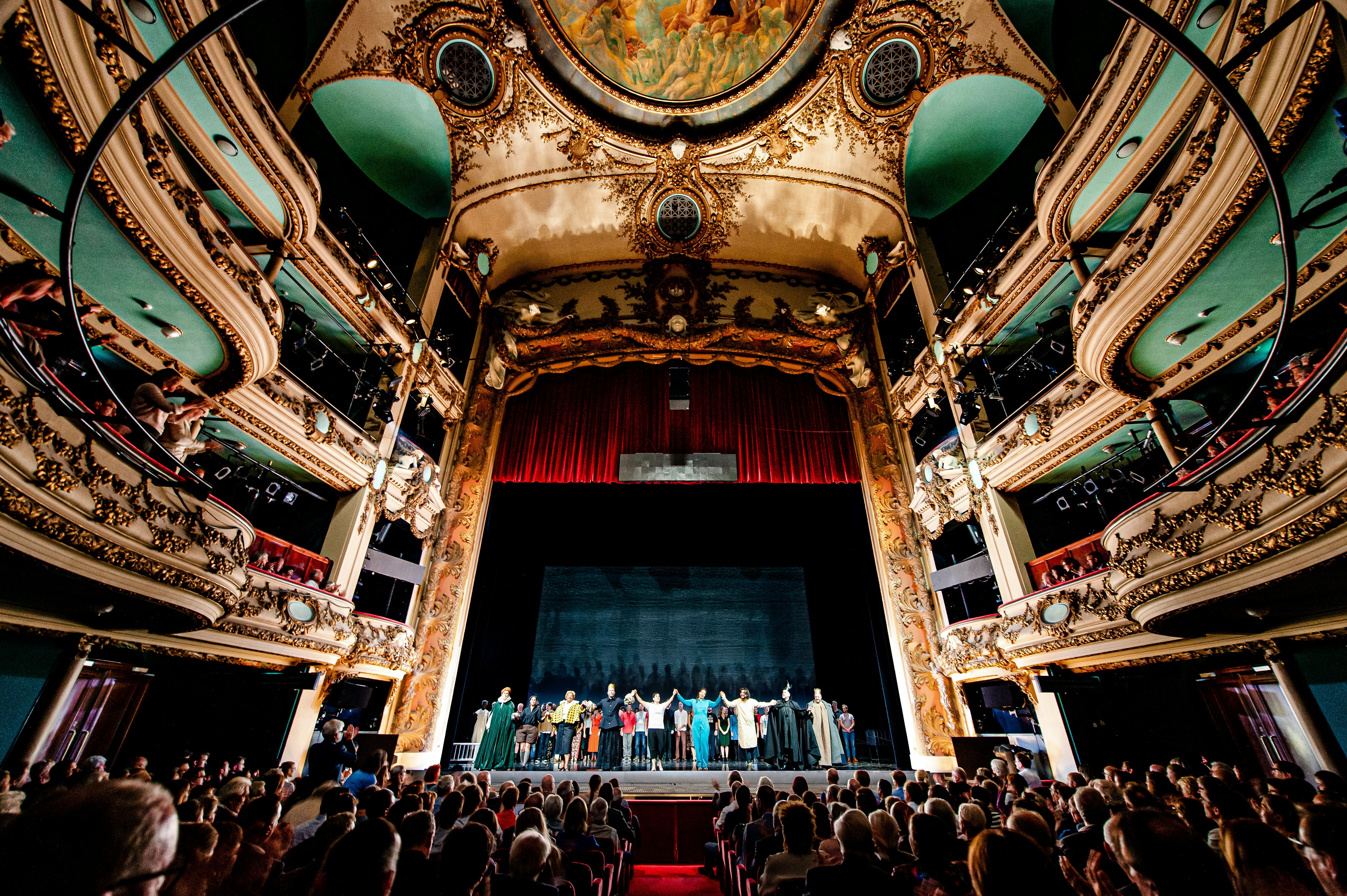 What to see alone in London Theatre