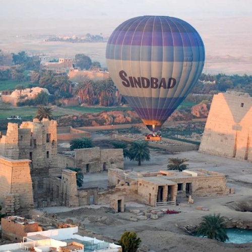 Jul i Luxor: Eldgammel Magi, Blendende Nye Tradisjoner