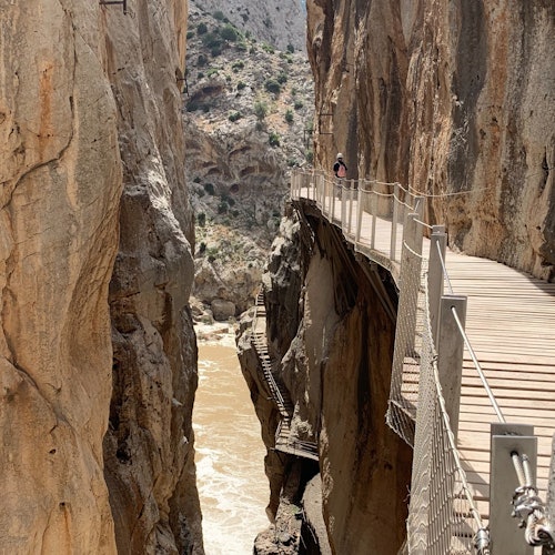 Christmas Along the Cliffs: Ardales' Caminito del Rey Glows Under Winter’s Spell