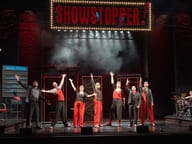 Showstopper - Den improviserte musikalen på Cambridge Theatre, London — produksjonsfoto 1