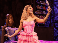 Wicked El Musical en Apollo Victoria Theatre, Londres — foto de producción 2