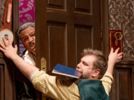 Lo spettacolo che va storto presso Duchess Theatre, Londra — foto di produzione 4