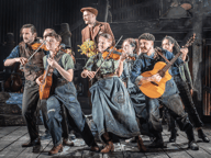 Podivuhodný případ Benjamina Buttona v Ambassadors Theatre, Londýn — fotografie z inscenace 3