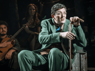 Podivuhodný případ Benjamina Buttona v Ambassadors Theatre, Londýn — fotografie z inscenace 1