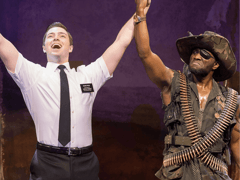 كتاب المورمون في Prince Of Wales Theatre، لندن — صورة من العرض 3