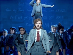 Matilda El Musical en Cambridge Theatre, Londres — foto de producción 3