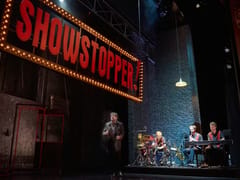 שואוסטופר - המחזמר שבאילתור ב־Cambridge Theatre, לונדון — תמונת הפקה 1
