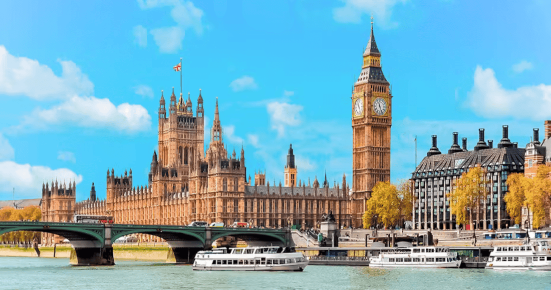 Vista del Tamigi verso Greenwich e Canary Wharf