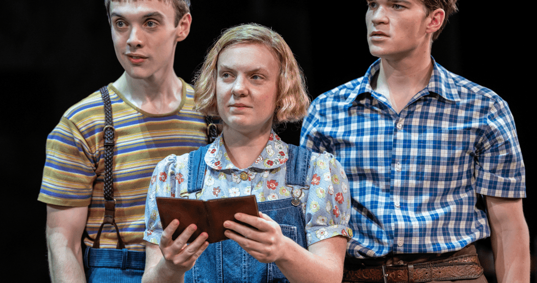 Scout، Jem و Dill در To Kill a Mockingbird روی صحنه Wyndham's Theatre