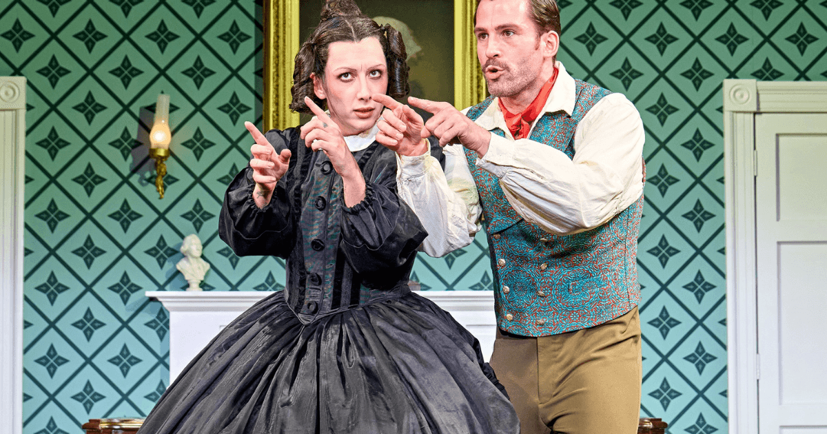 Mary Todd Lincoln and Abraham Lincoln in the West End production of Oh, Mary! at the Trafalgar Theatre