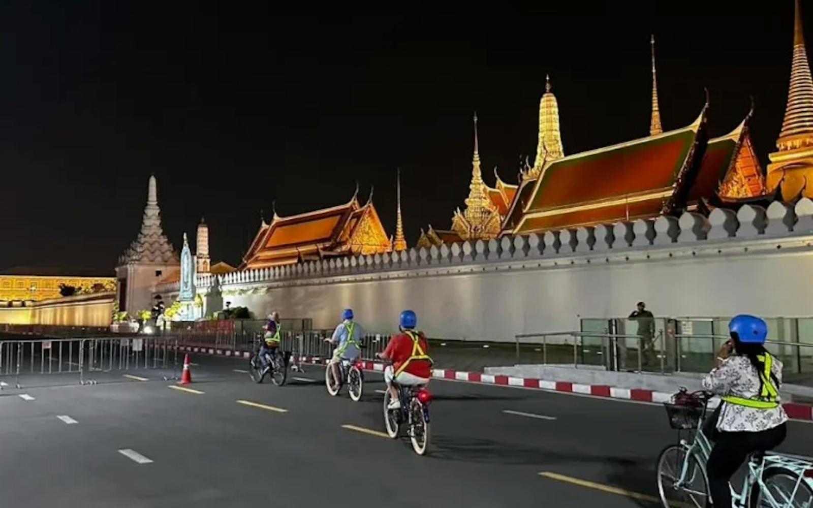 Bangkok: Sunset Guided Bike Tour + Dinner