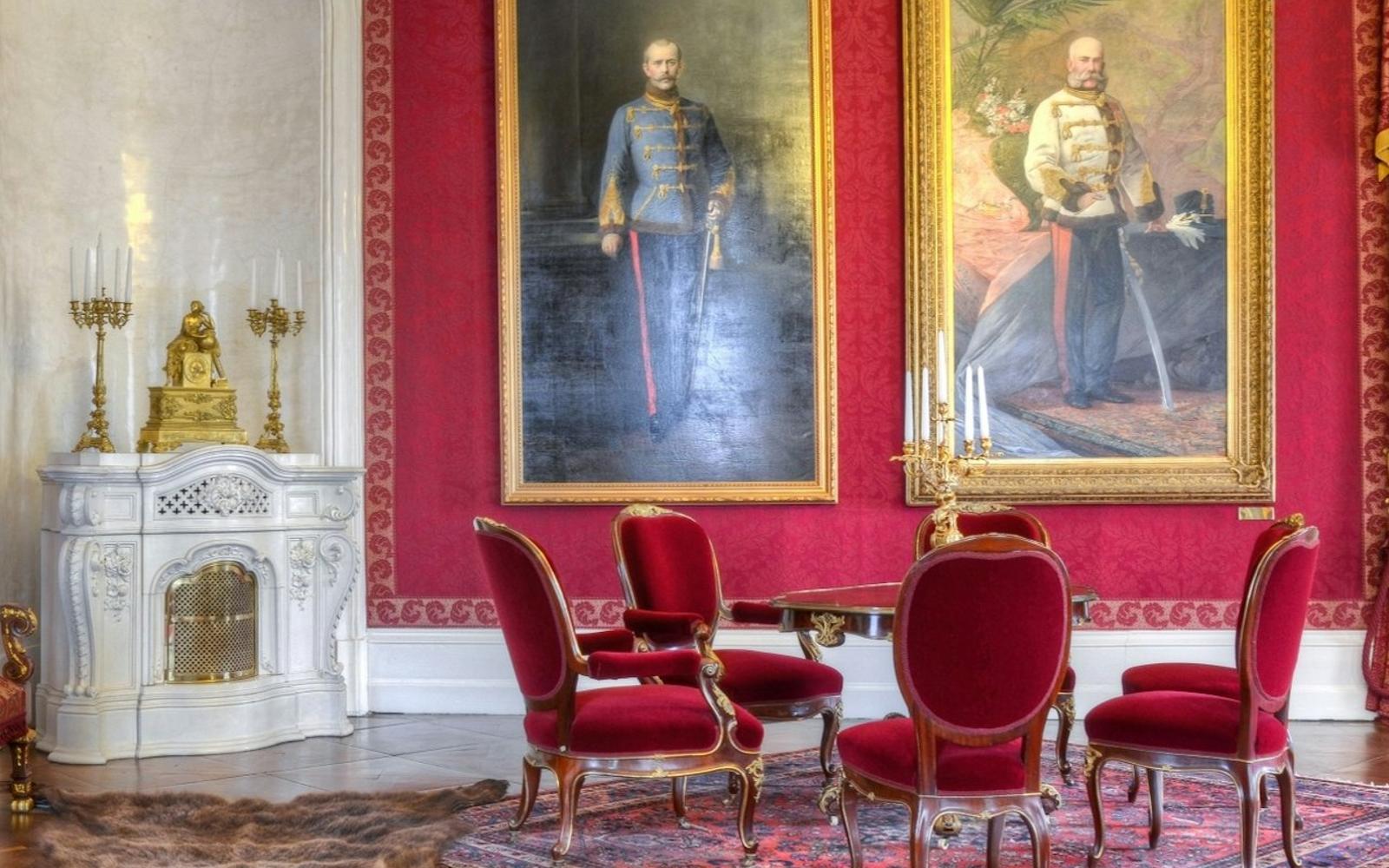 Sisi's Gödöllő Palace: Guided Tour from Budapest