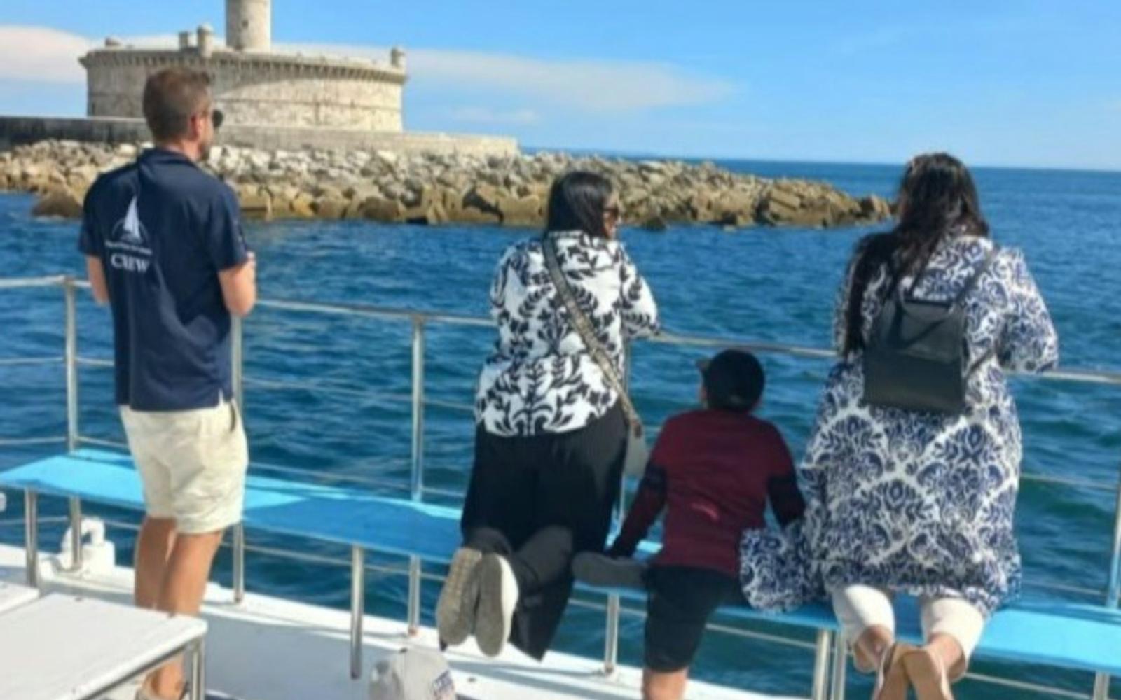 Lisbon: Sightseeing Boat Cruise + Snacks & Drinks + Music tickets at Lisbon dolphin watching, lisbon
