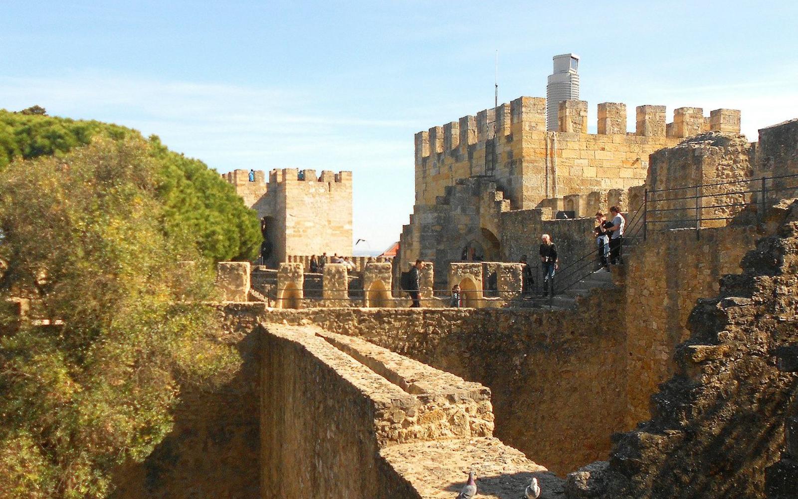 São Jorge Castle: Skip The Line Ticket + Private Guided Tour at São Jorge Castle, Lisbon