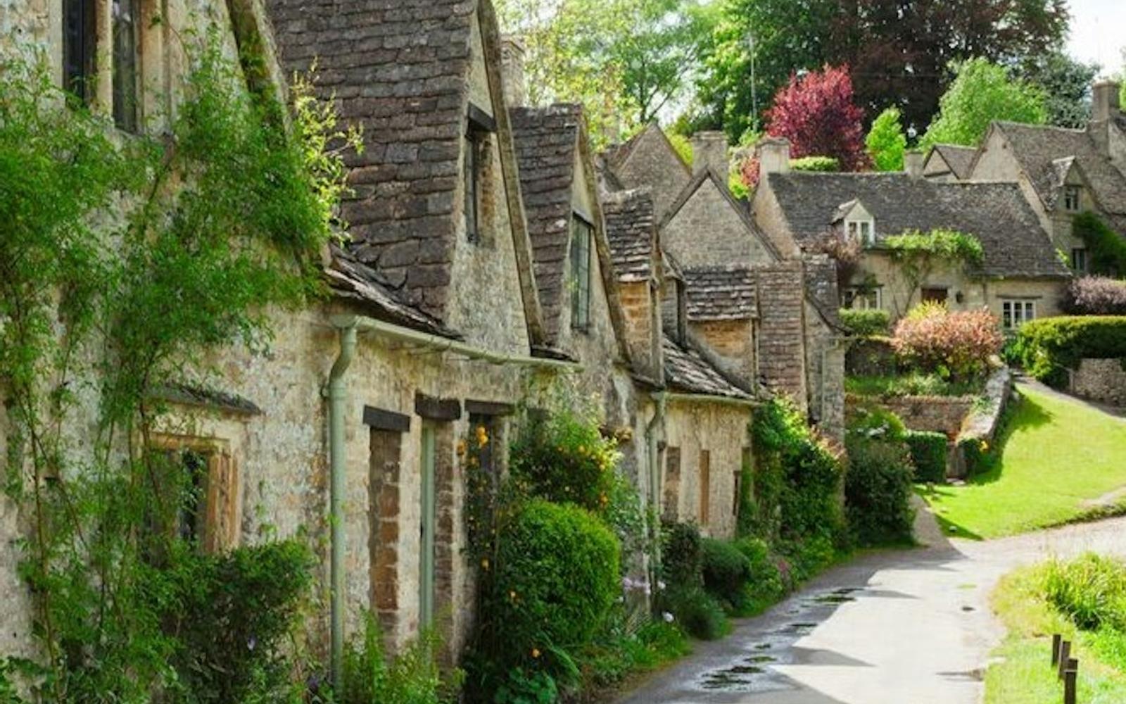 Cotswolds: Guided Day Tour from London + Optional Lunch tickets at Cotswold Tours from London, London