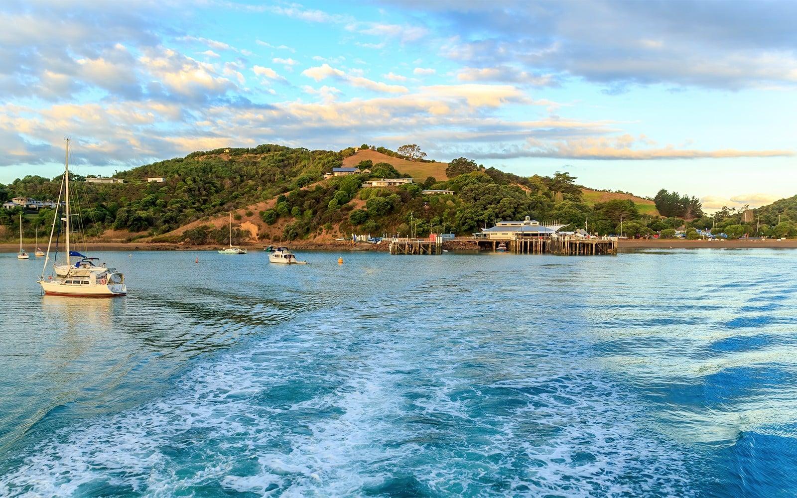 از آکلند: بلیت رفت و برگشت کشتی به جزیره وایهِکه tickets at Downtown Ferry Terminal Pier 13, Auckland