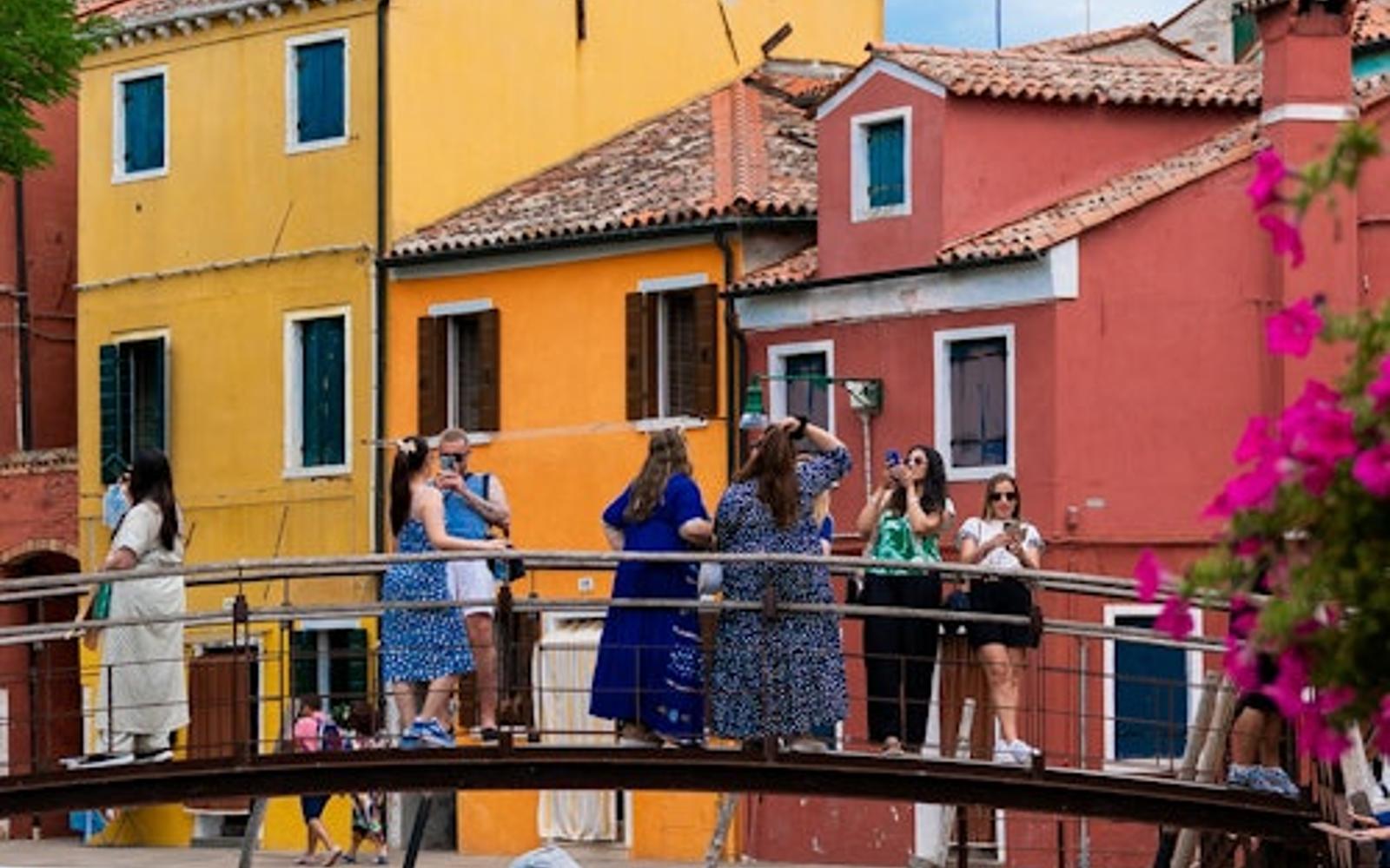Murano and Burano: Boat Tour + Glassblowing Demo From Train Station