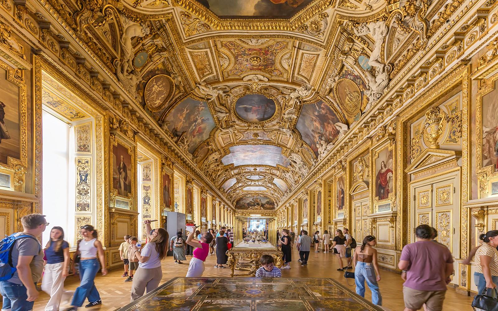 Louvre Museum Reserved Access With Assisted Entry
