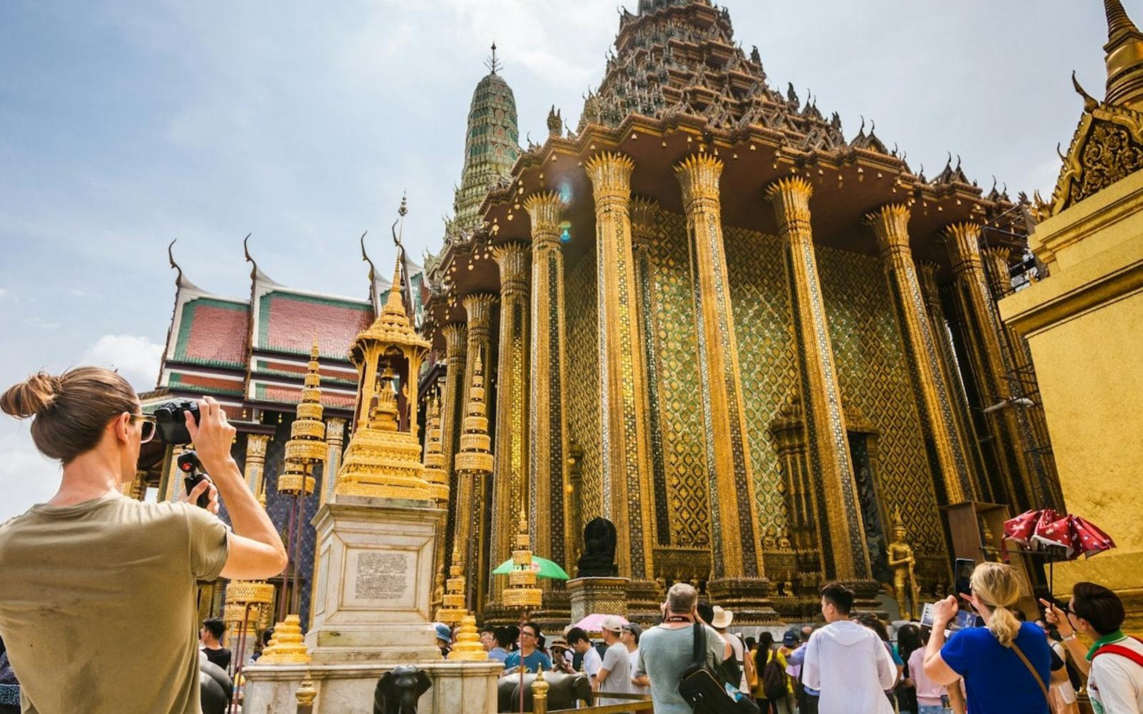 Bangkok: Three Iconic Temples Guided Tour