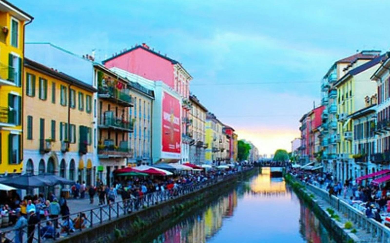 Aperitif by boat on the Navigli tickets at Milan Cruises, میلان