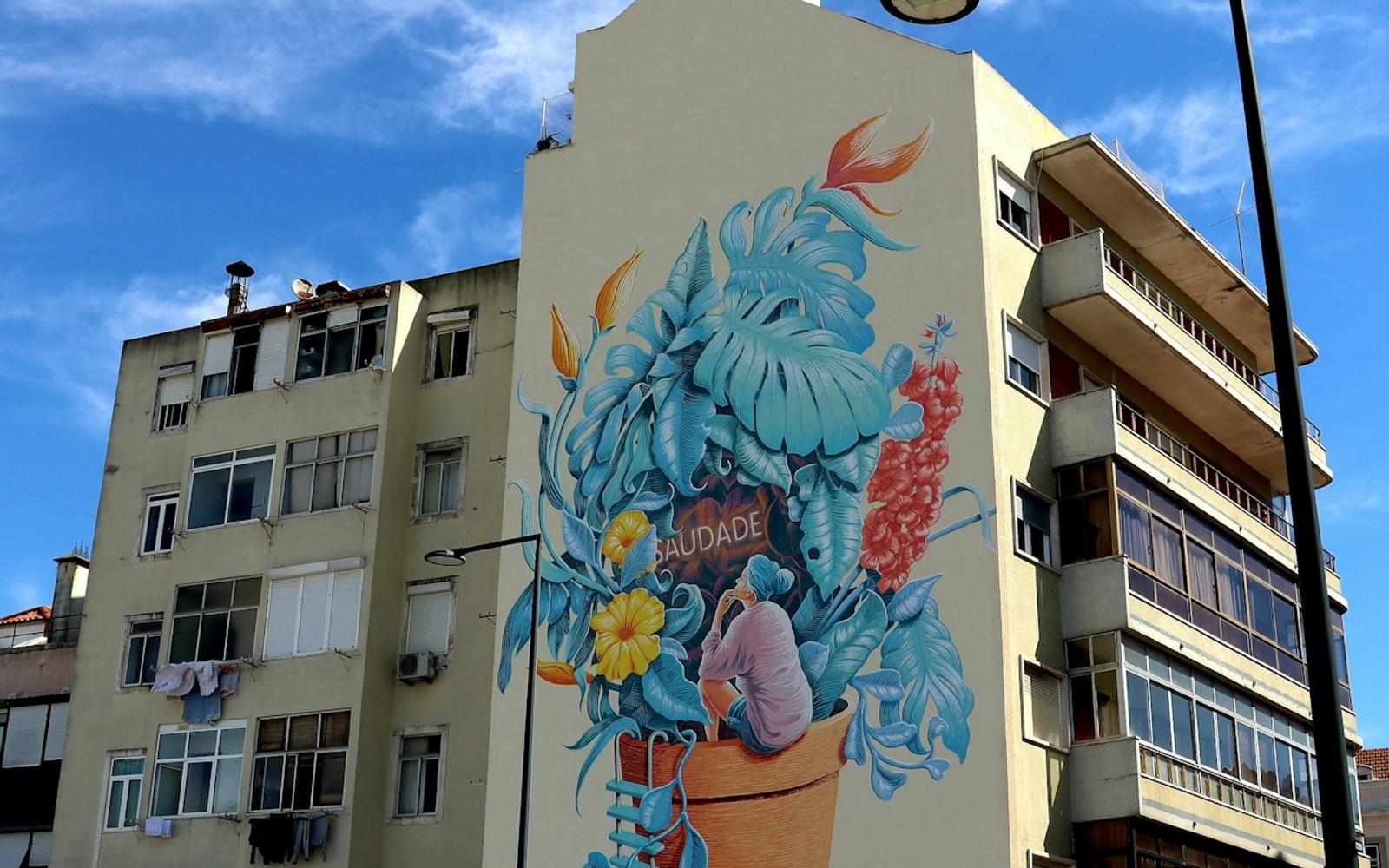 Lisbon: Guided Small-Group Street Art Walking Tour