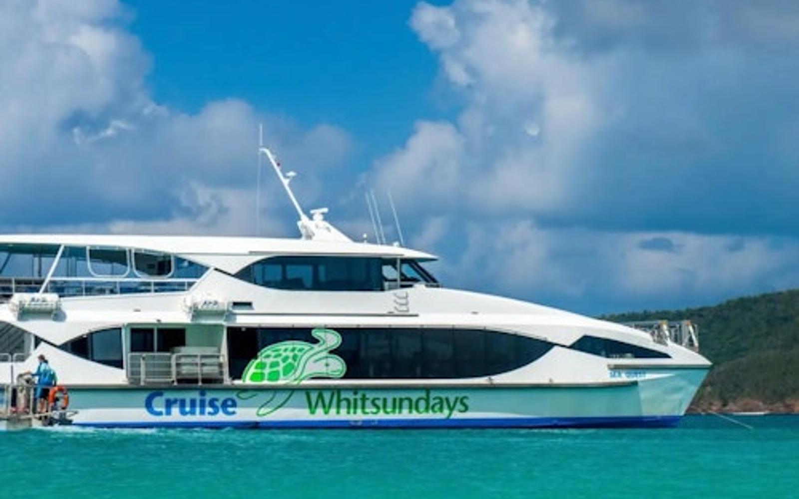 Whitehaven Beach: Cruise from Airlie Beach + Hill Inlet Guided Tour + BBQ tickets, Airlie Beach
