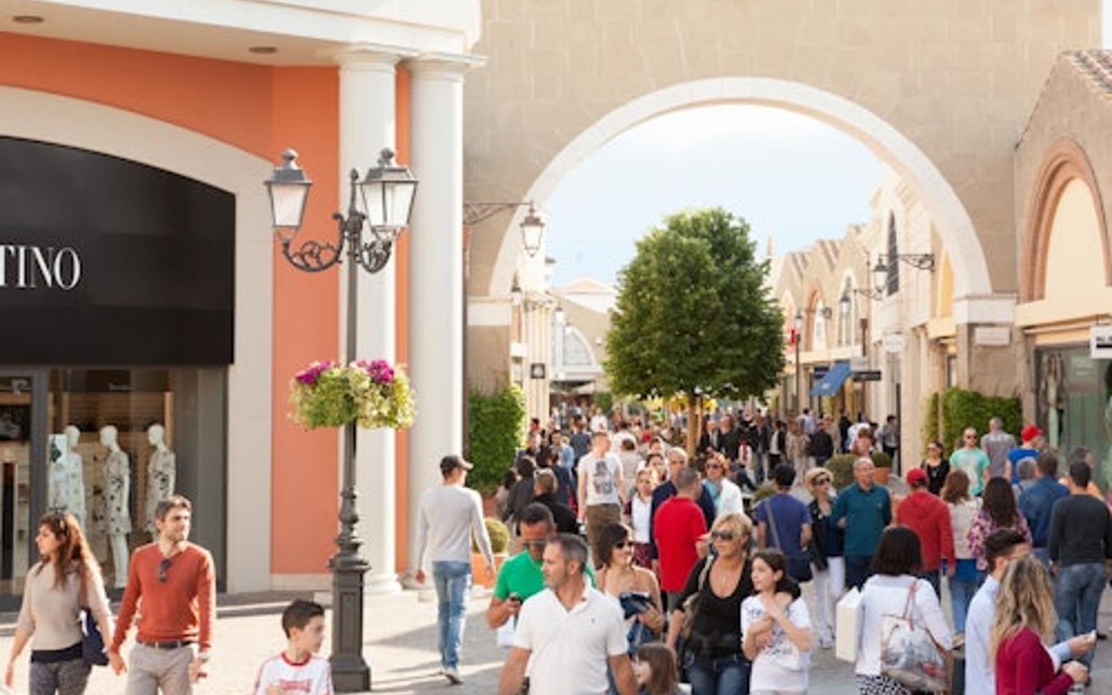 Castel Romano Designer Outlet: Roundtrip from Rome