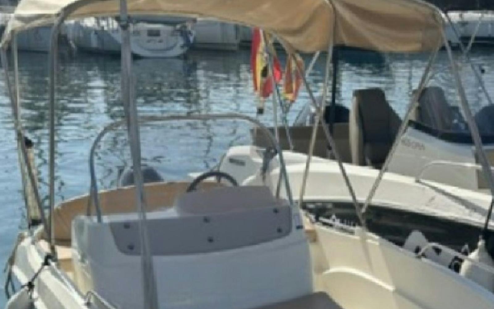 Valencia: Boat Rental (without Navigation License)