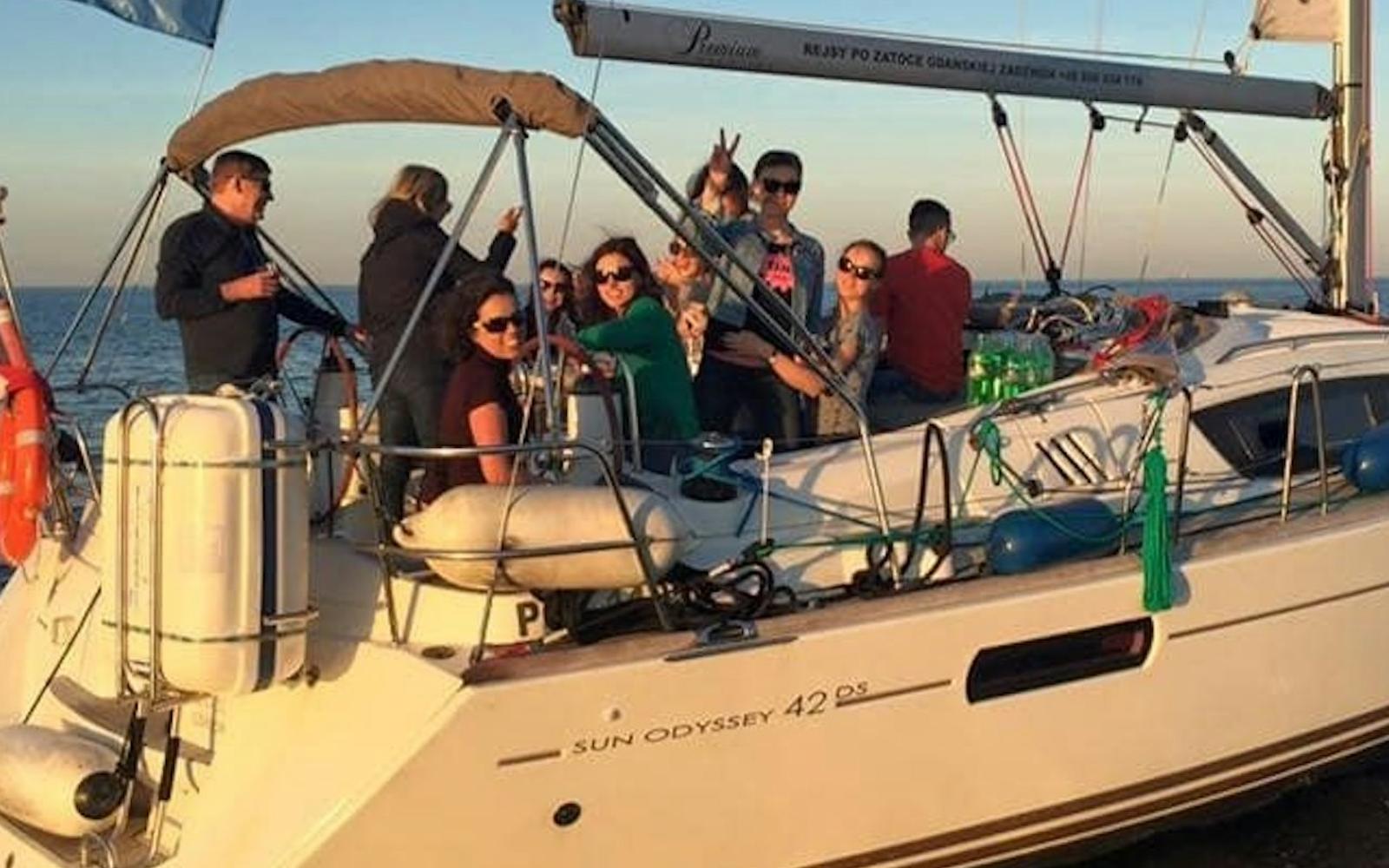 Gdansk: Private Boat Cruise + Drinks