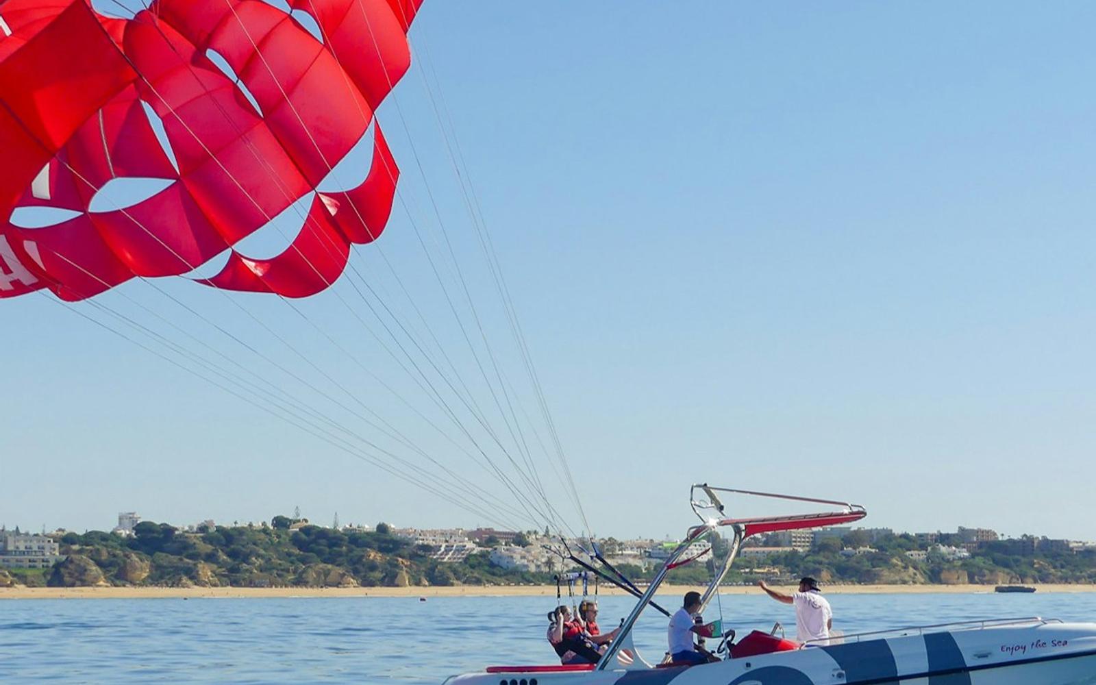 Albufeira: Guided Parasailing Experience