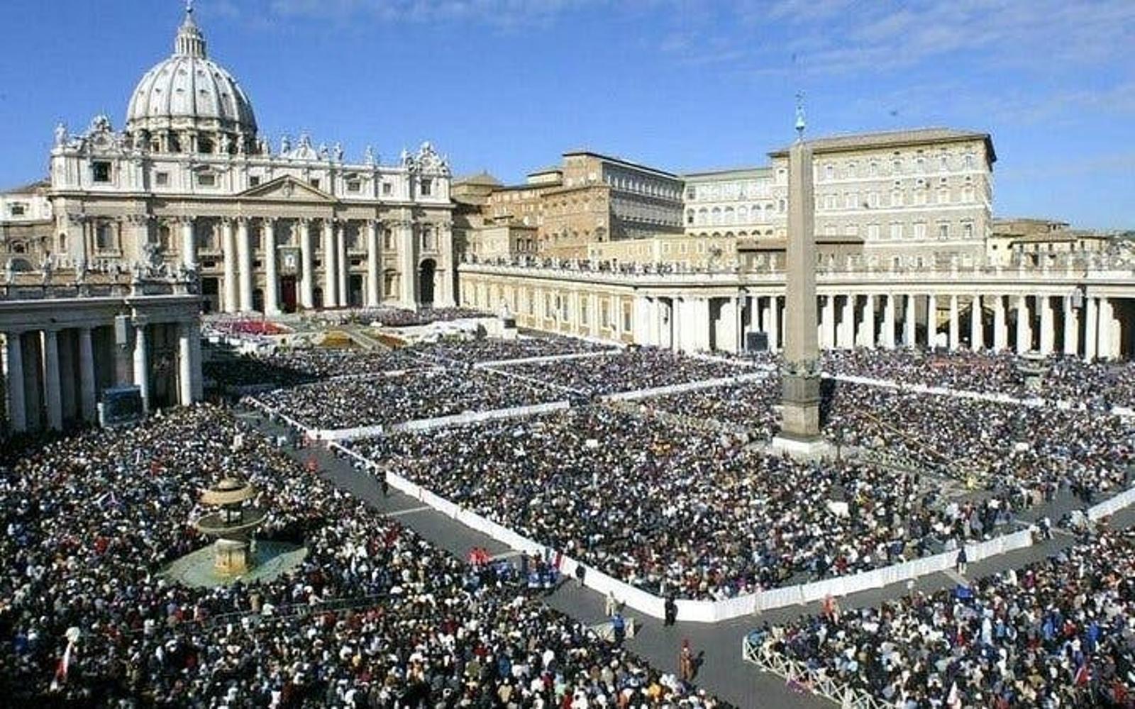 Vatican Papal Audience Small-Group Private Tour with Reserved Access