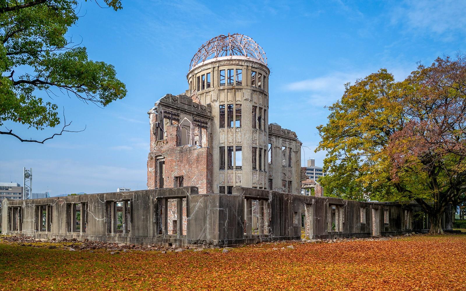 میپور-پو هیروشیما: تور یک روزه اتوبوس گردشگری هیروشیما tickets at bus ticket office on the first floor of the Hiroshima Statio, هیروشیما
