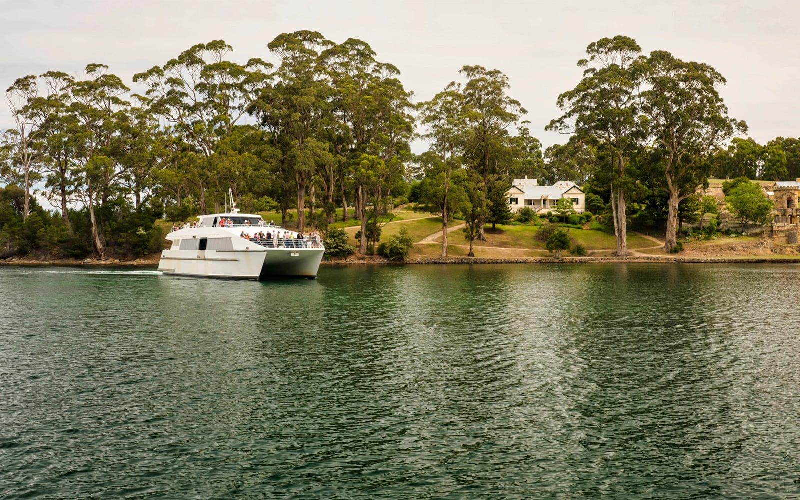 Hobart to Port Arthur Bus Service