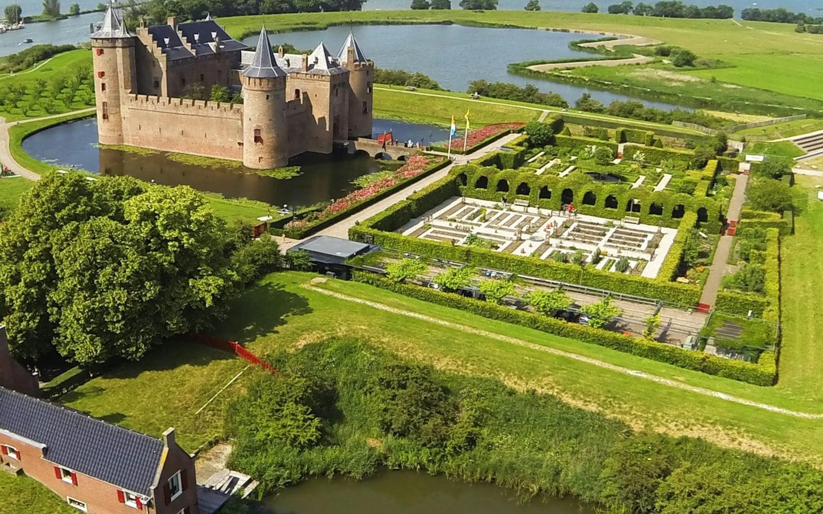 Muiderslot Castle: Entry Ticket + Audio Guide