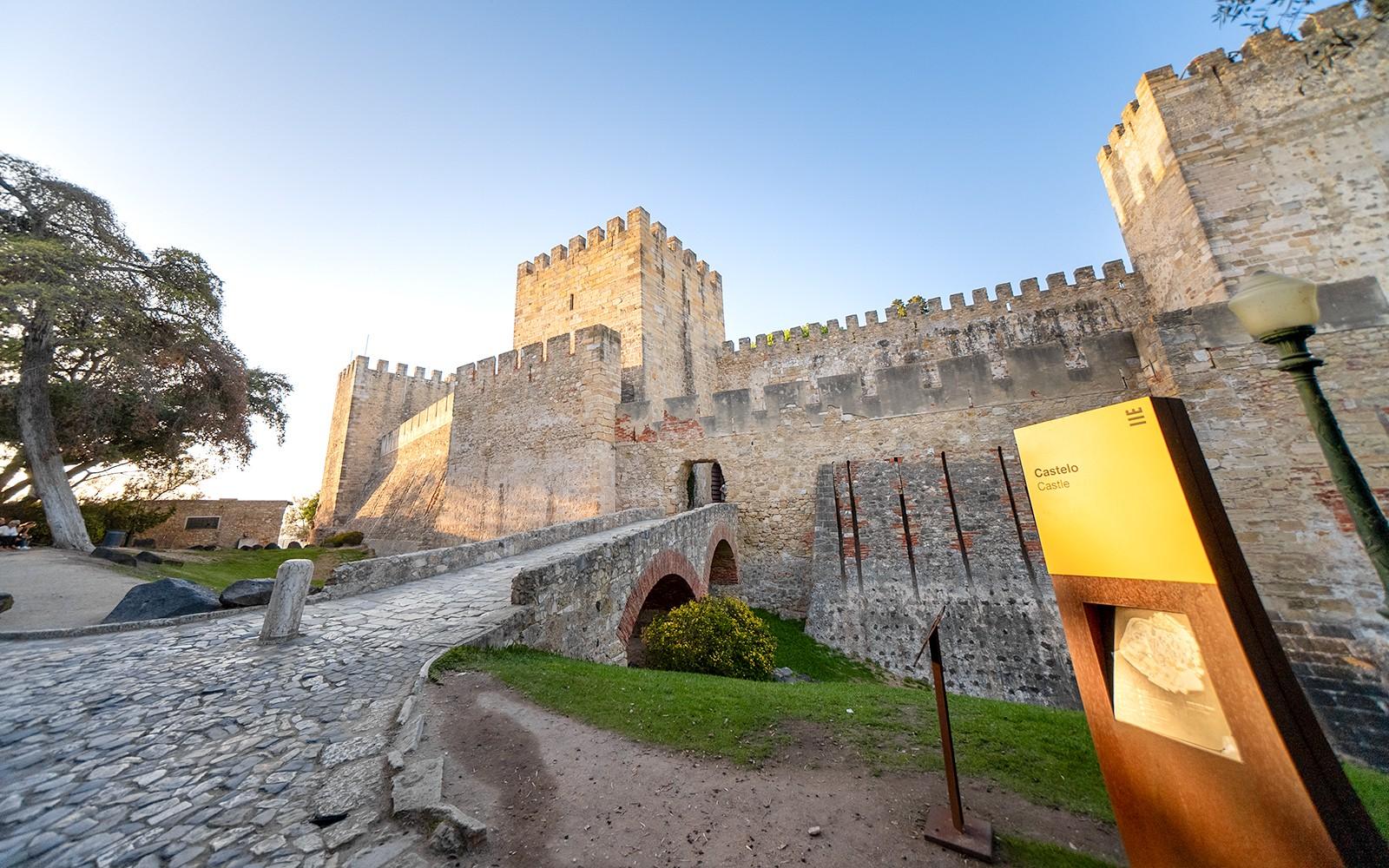 São Jorge Castle Guided Tour tickets at Restaurante Conqvistador, Lisbon Sintra