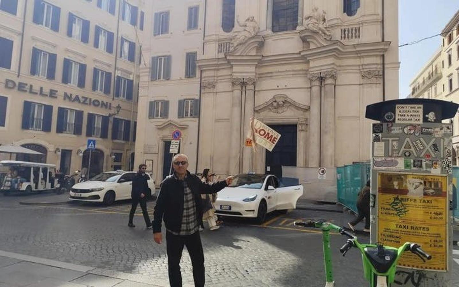 Trevi Fountain Guided Tour with Exclusive Access tickets at Piazza di Trevi, رم