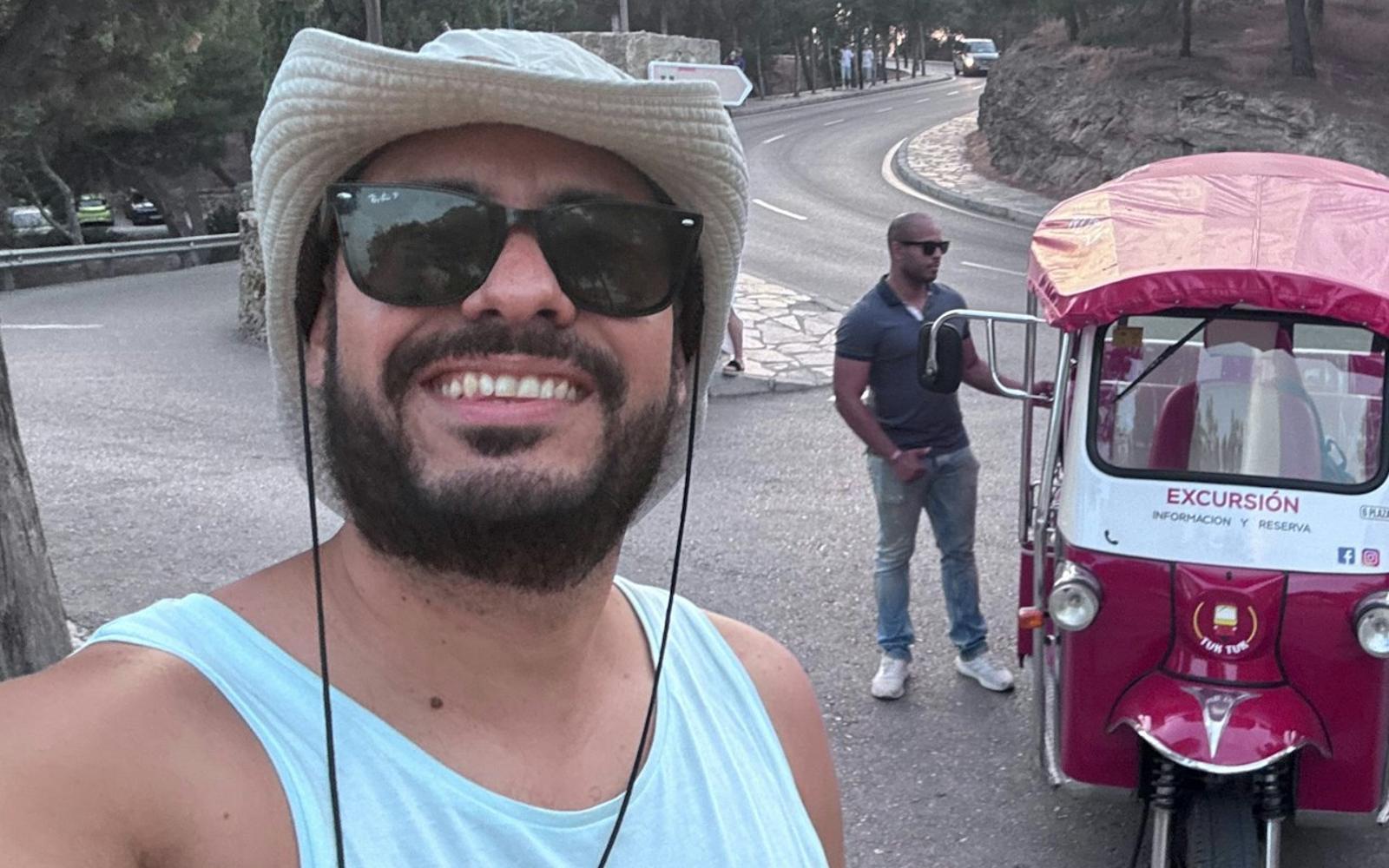 Málaga: Guided Tuk Tuk Tour + Roundtrip Transfer