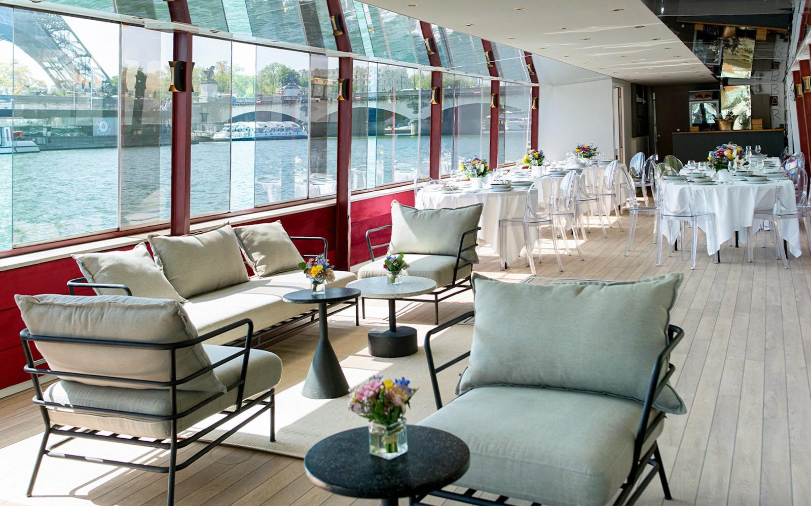 کروز ناهار بر فراز رودخانه سن بر روی قایق Théo Boat همراه با منوی ایتالیایی tickets, پاریس