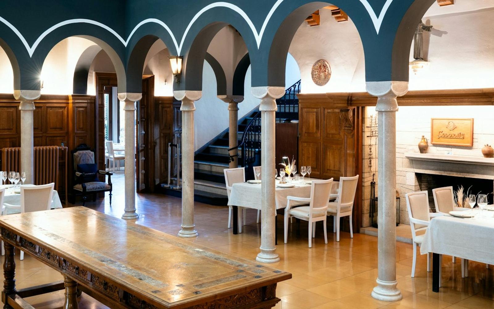 Codorníu Winery: Guided Tour + La Torre Menu Lunch + Cava Tasting