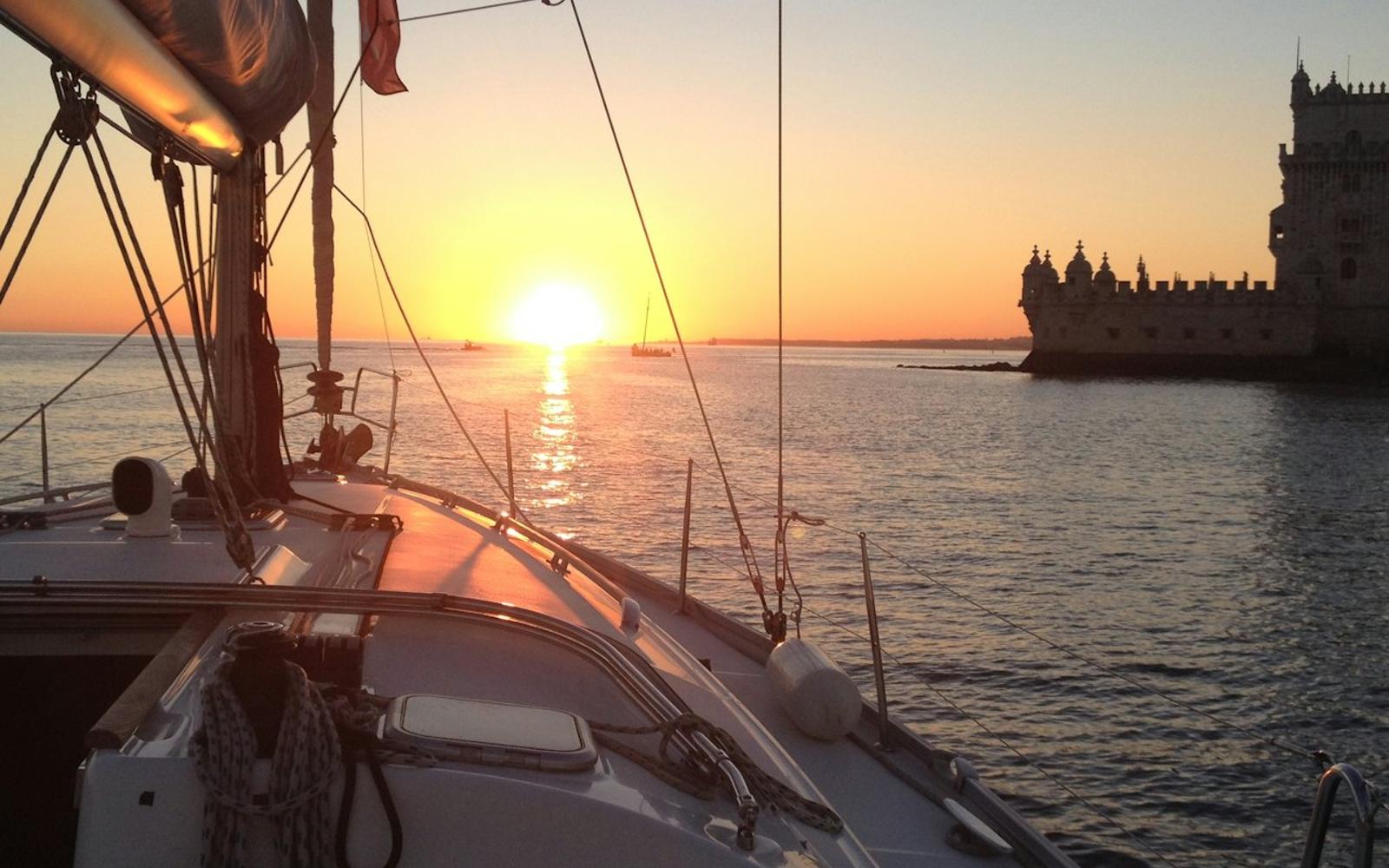 Lisbon: 2-Hour Sunset Sailing Tour from Belém