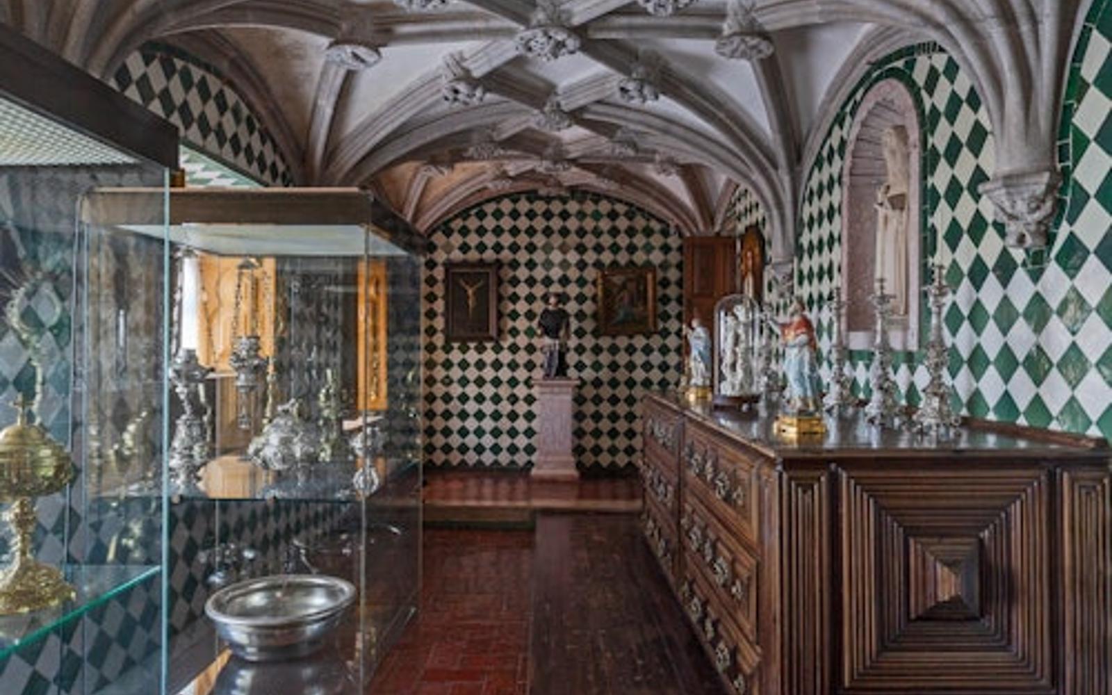 Sintra Bundle + Hop-on Hop-off Bus tickets, Lisbon Sintra