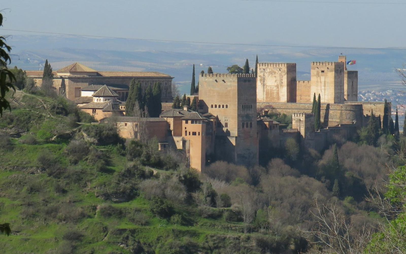 Alhambra & Nasrid Palaces: Skip The Line Ticket + Transport from Seville