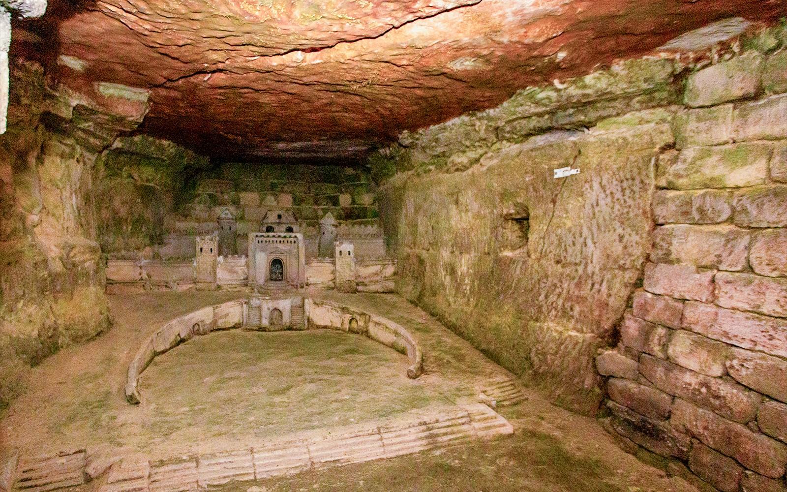 Paris Catacombs English Guided Tour