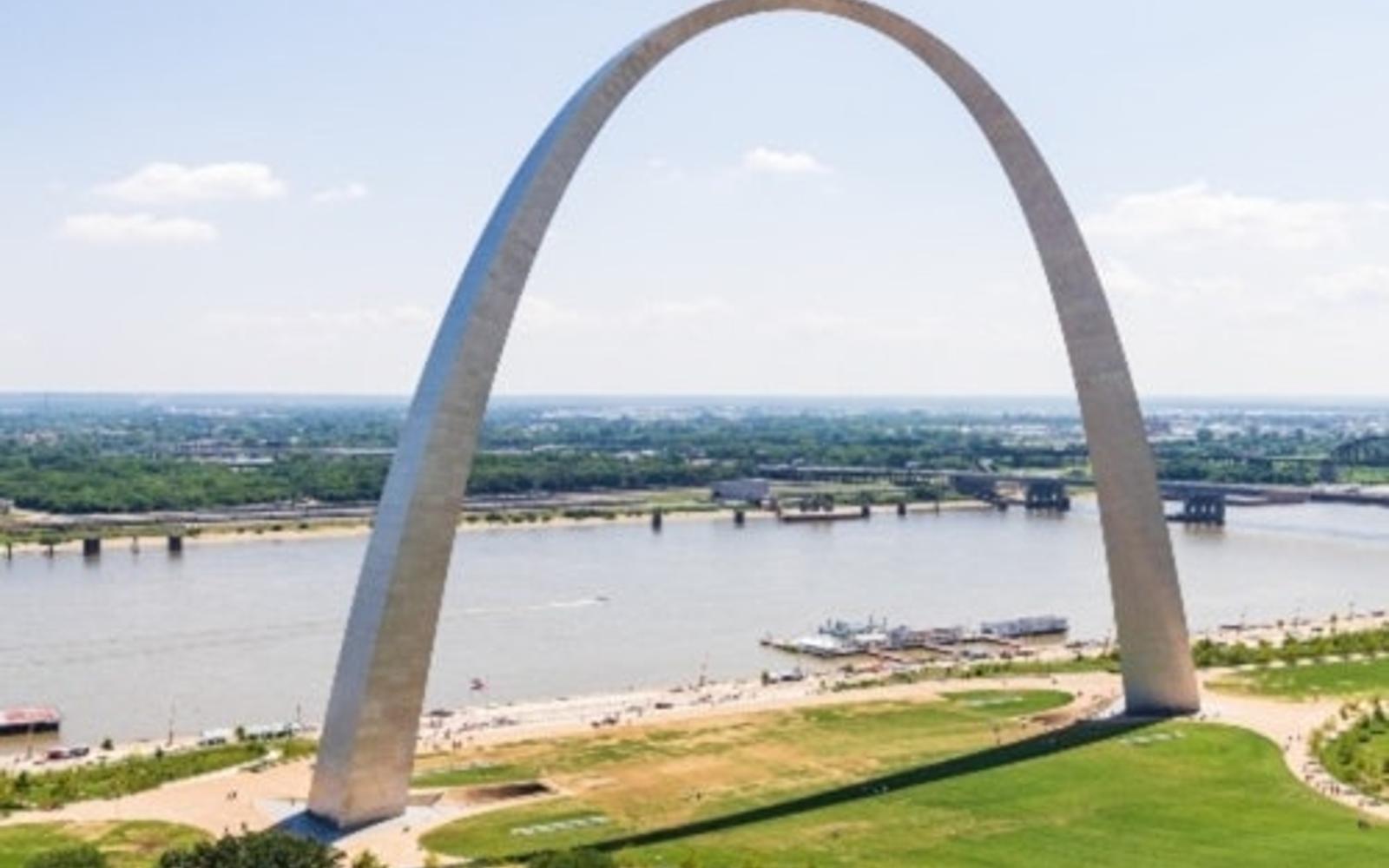 سنت لوئیس: تور شهری گروه کوچک + ورود به طاق دروازه + کروز رودخانه tickets at The Gateway Arch, St Louis