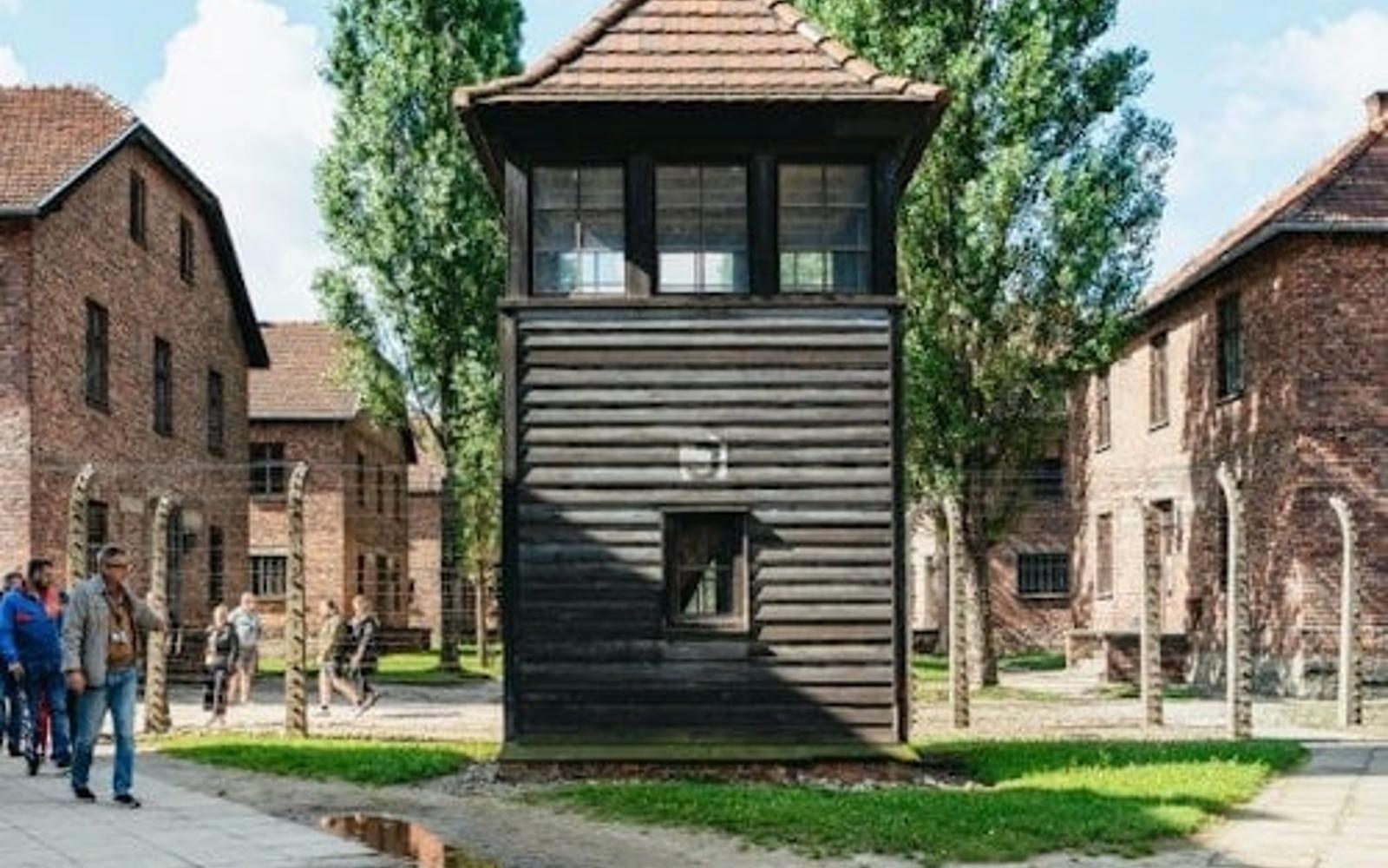 Auschwitz-Birkenau: Guided Tour + Transport