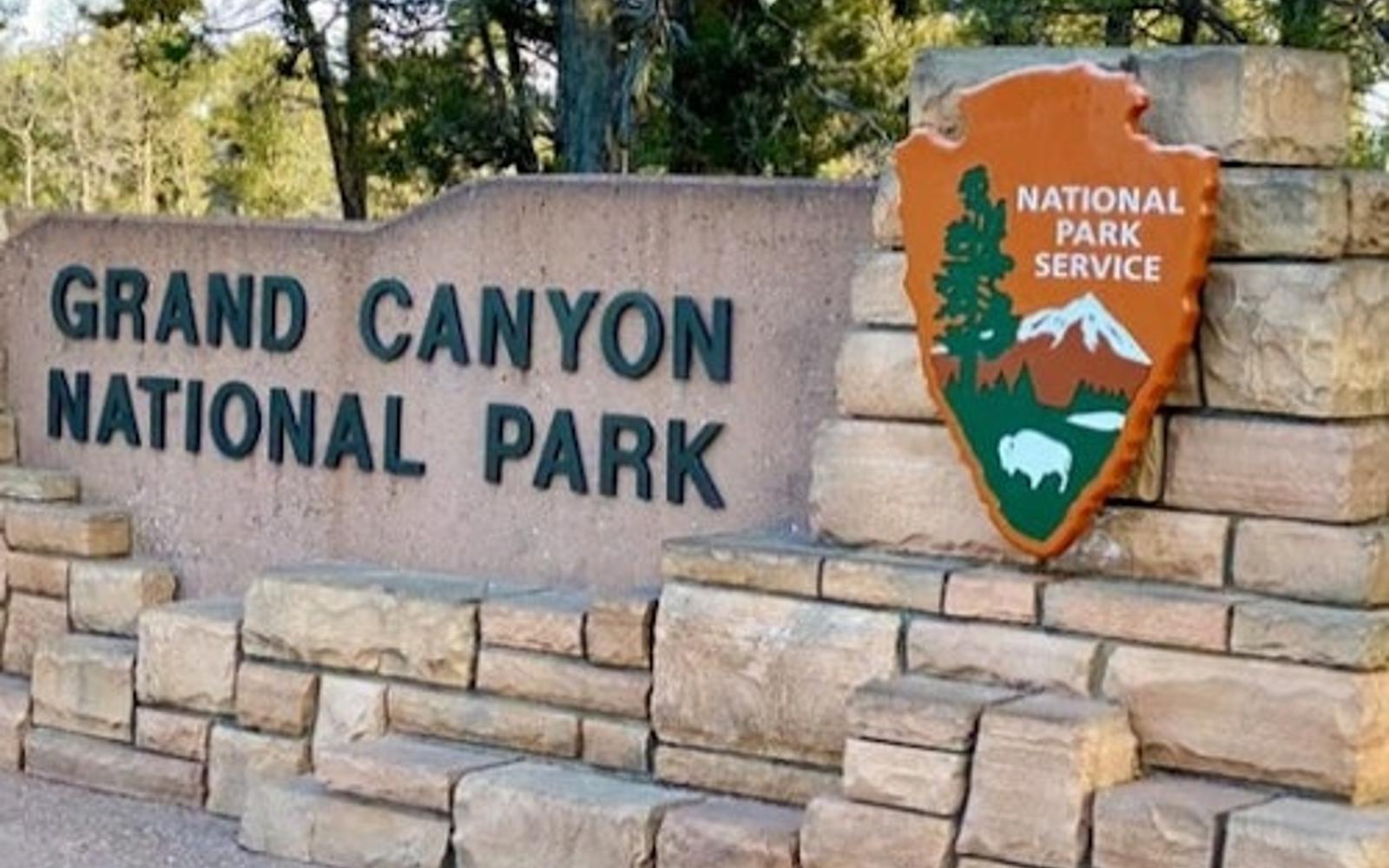 Grand Canyon National Park: One-Way or Roundtrip Shuttle Transfer from Las Vegas