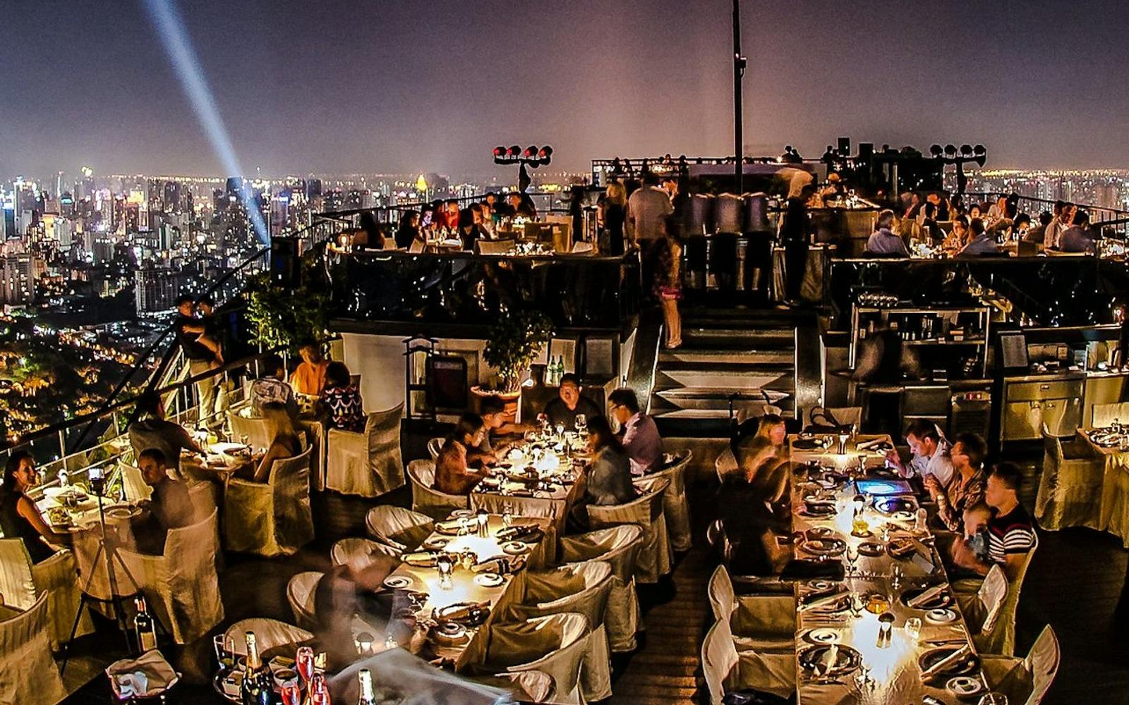 بانکوک: تجربه صرف غذا در پشت‌بام ورتیگو و موون بار