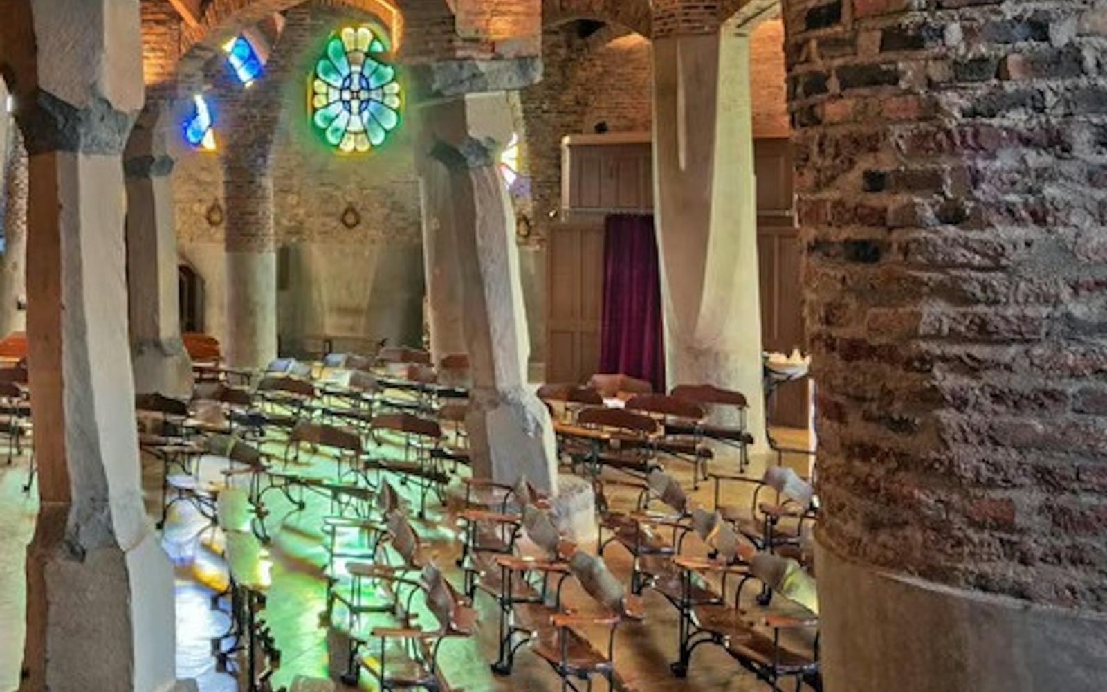 Gaudí's Crypt and Colonia Güell: Guided Tour tickets at Colònia Güell, بارسلونا