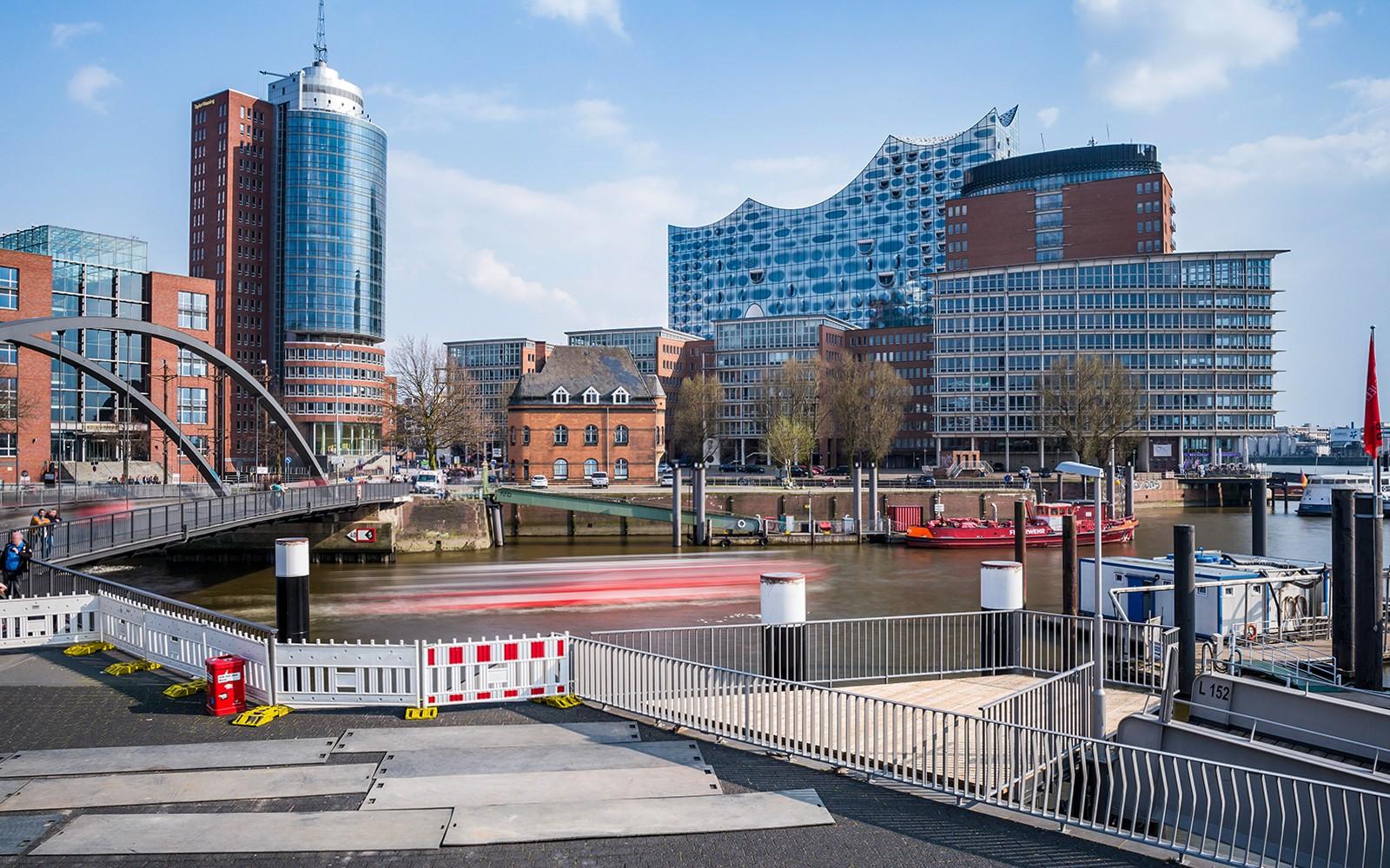 Elbphilharmonie Exterior Guided Walking Tour