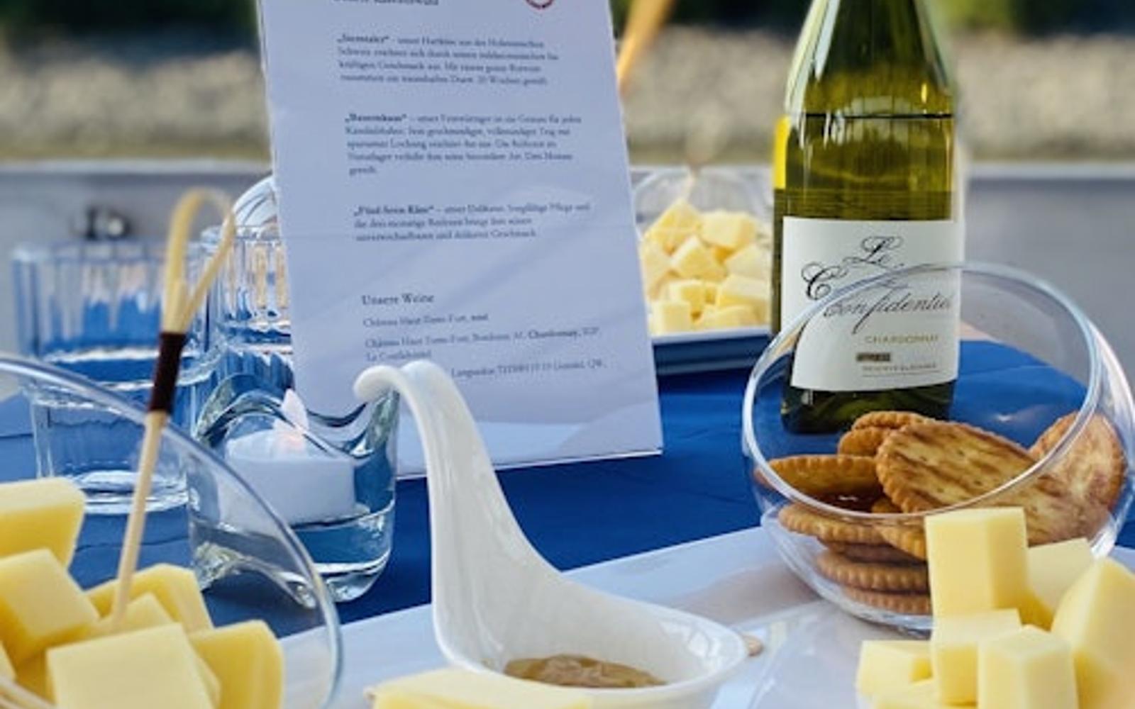 Hamburg: Harbor Cruise + Cheese & Wine